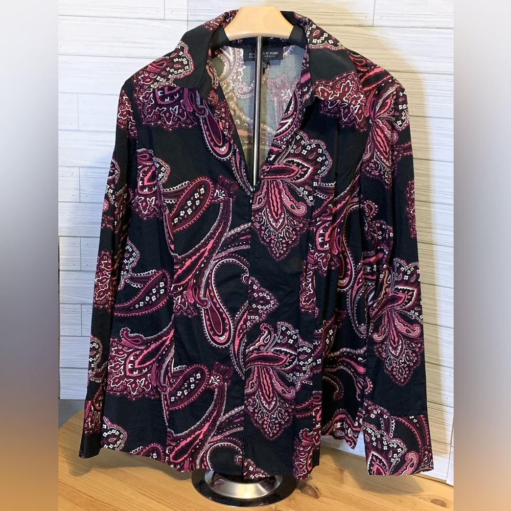Jones New York Elegant Black and Pink Paisley Women's Top
